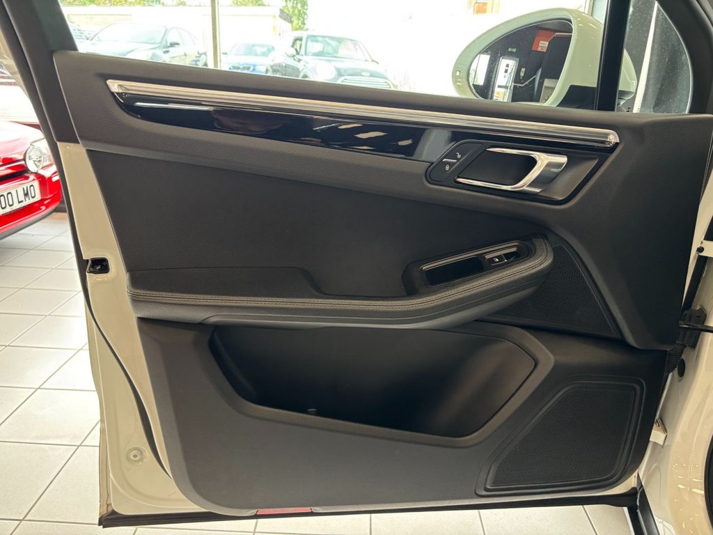 Used Porsche Macan 2017 for sale - 76105576: Photo 47