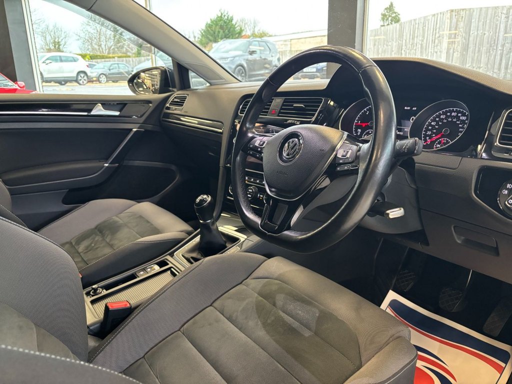 Used Volkswagen Golf 2020 for sale - 77620894: Photo 2