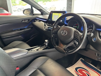Used Toyota C-HR 2017 for sale - 78768639: Photo