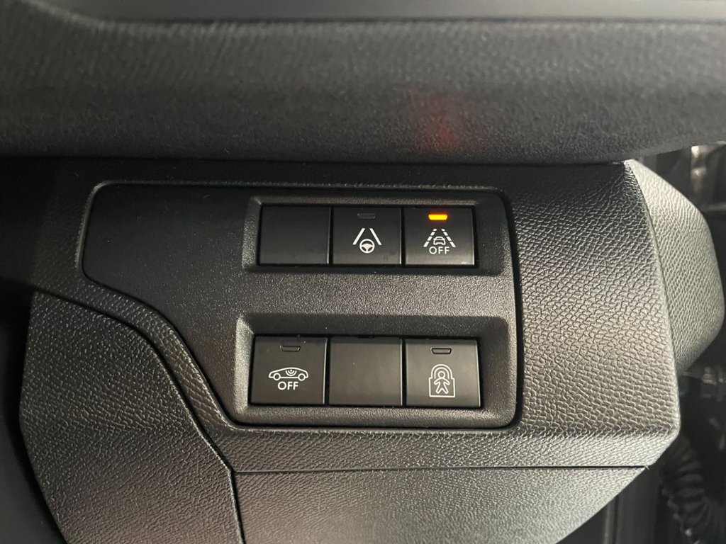 Used Peugeot 3008 2021 for sale - 76841100: Photo 32