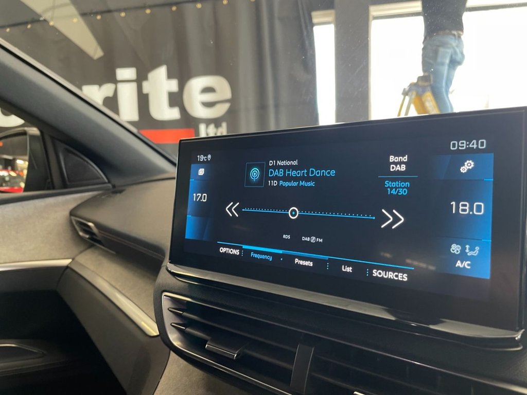 Used Peugeot 3008 2021 for sale - 76841100: Photo 37