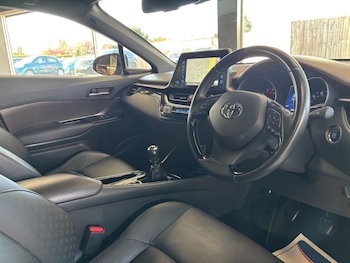 Used Toyota C-HR 2019 for sale - 78256292: Photo