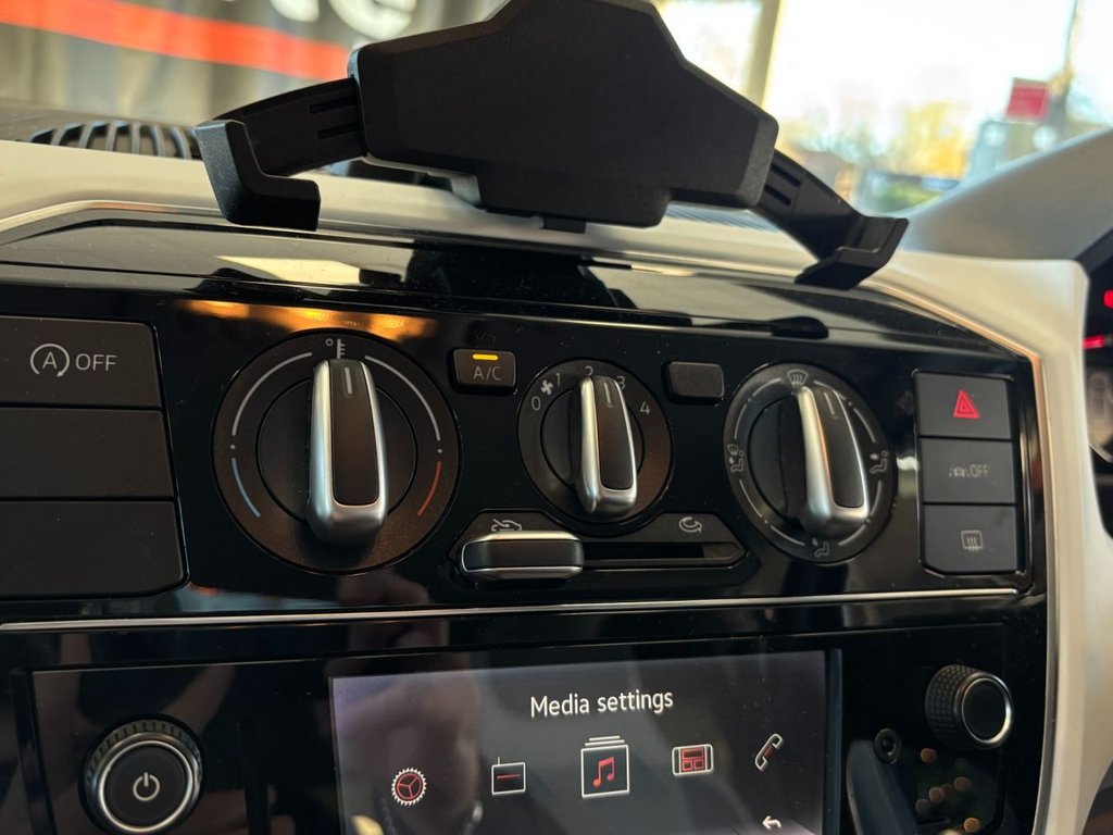 Used Volkswagen up! 2021 for sale - 76783506: Photo 29