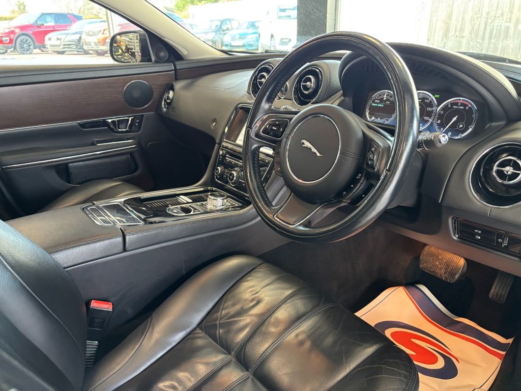 Used Jaguar XJ 2014 for sale - 77383899: Photo 3
