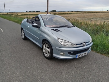 2004 (54) - 1.6 Allure 206cc SHOWROOM CONDITION CAN BE SECURED 24/7 LEATHER SEATS 2-Door