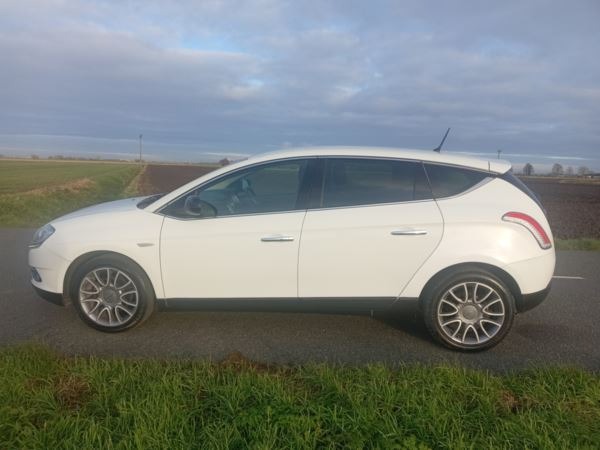 Used Chrysler Delta 2012 for sale - 76845634: Photo 1