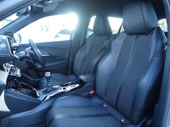 Used Peugeot 2008 2021 for sale - 78406006: Photo