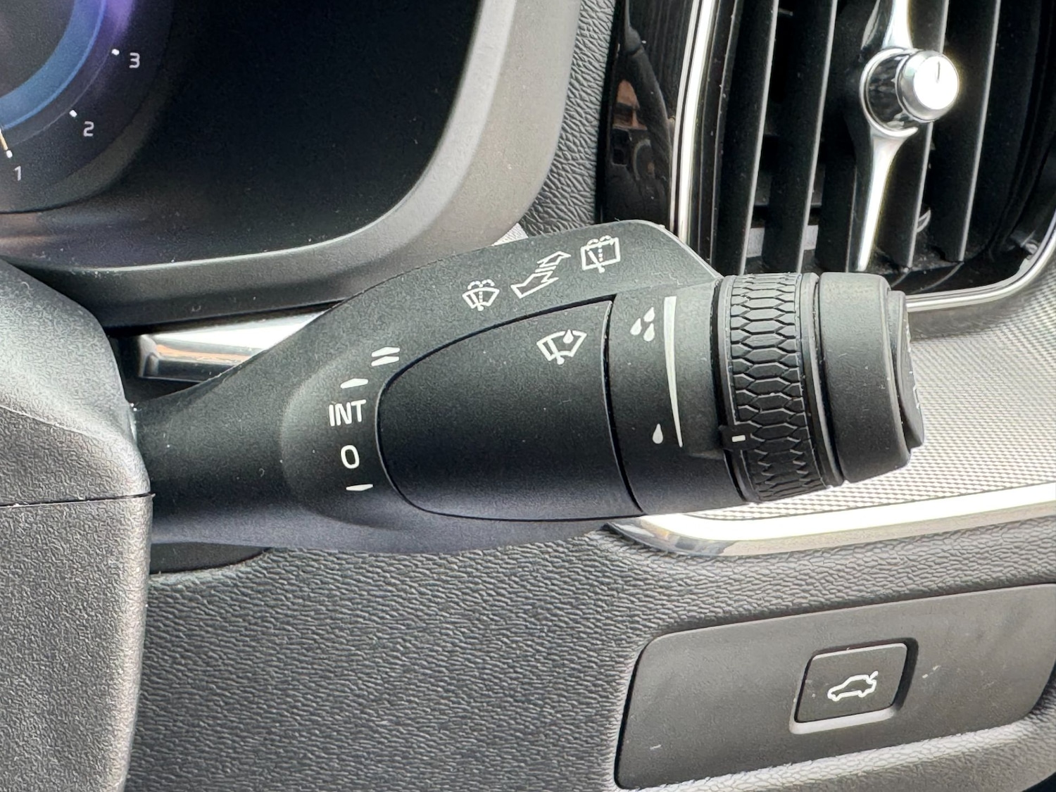 Used Volvo XC60 2023 for sale - 76531437: Photo 32