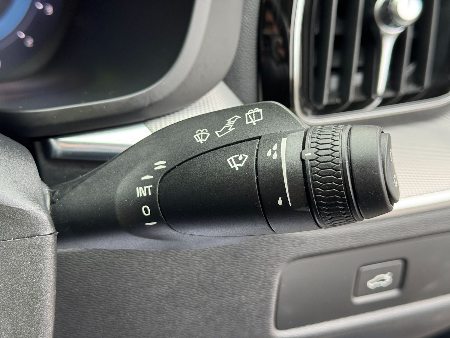 Used Volvo XC60 2023 for sale - 77378032: Photo 32