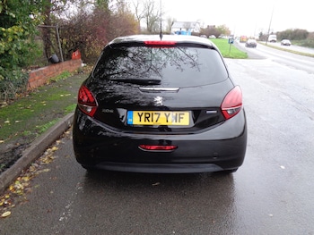 Used Peugeot 208 2017 for sale - 76393449: Photo