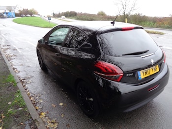Used Peugeot 208 2017 for sale - 76393449: Photo