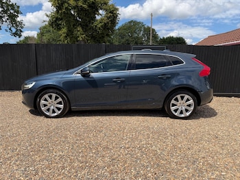 Used Volvo V40 2018 for sale - 79062143: Photo