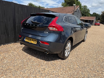 Used Volvo V40 2018 for sale - 79062143: Photo