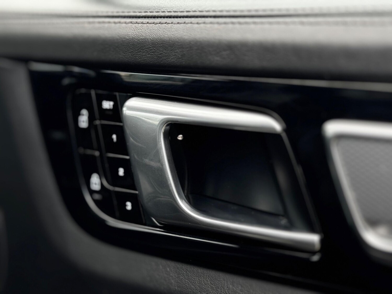 Used Porsche Cayenne for sale - 77330608: Photo 32