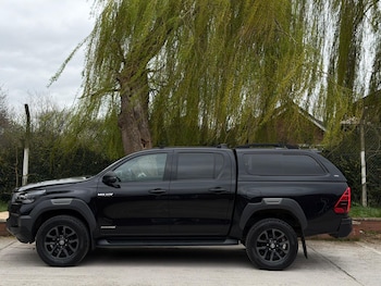 Used Toyota Hilux 2023 for sale - 77783330: Photo