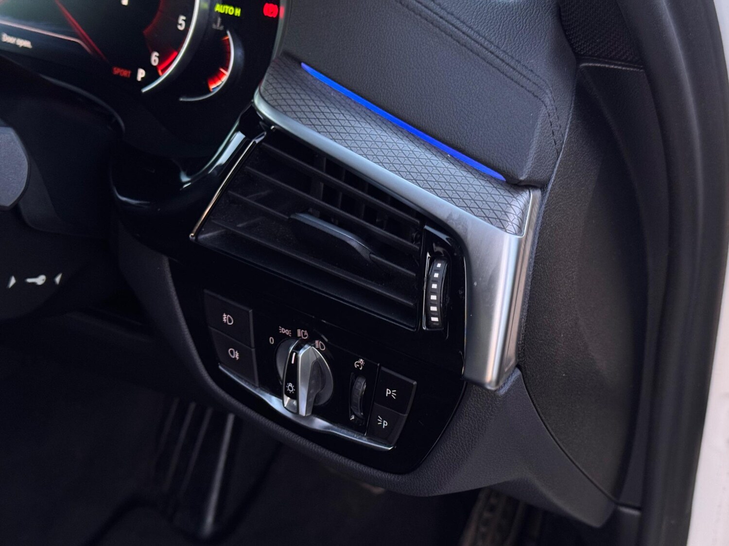 Used BMW 5 Series 2018 for sale - 76562477: Photo 23