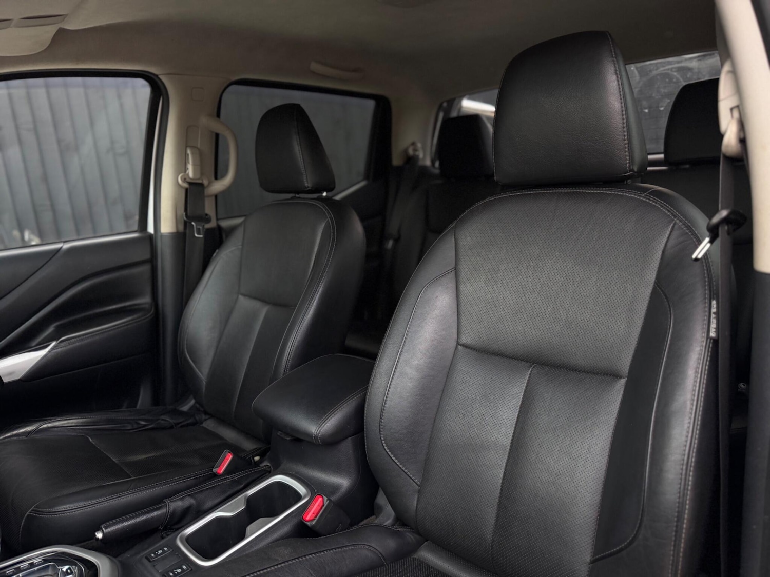 Used Land Rover Defender 2023 for sale - 76964382: Photo 23