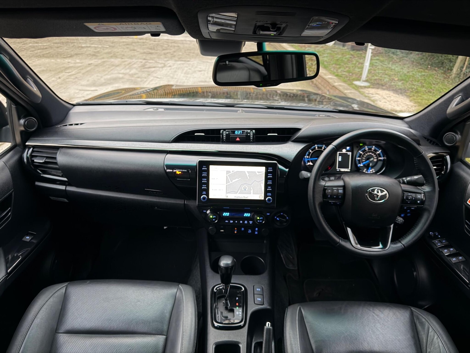 Used Toyota Hilux 2023 for sale - 77387271: Photo 31