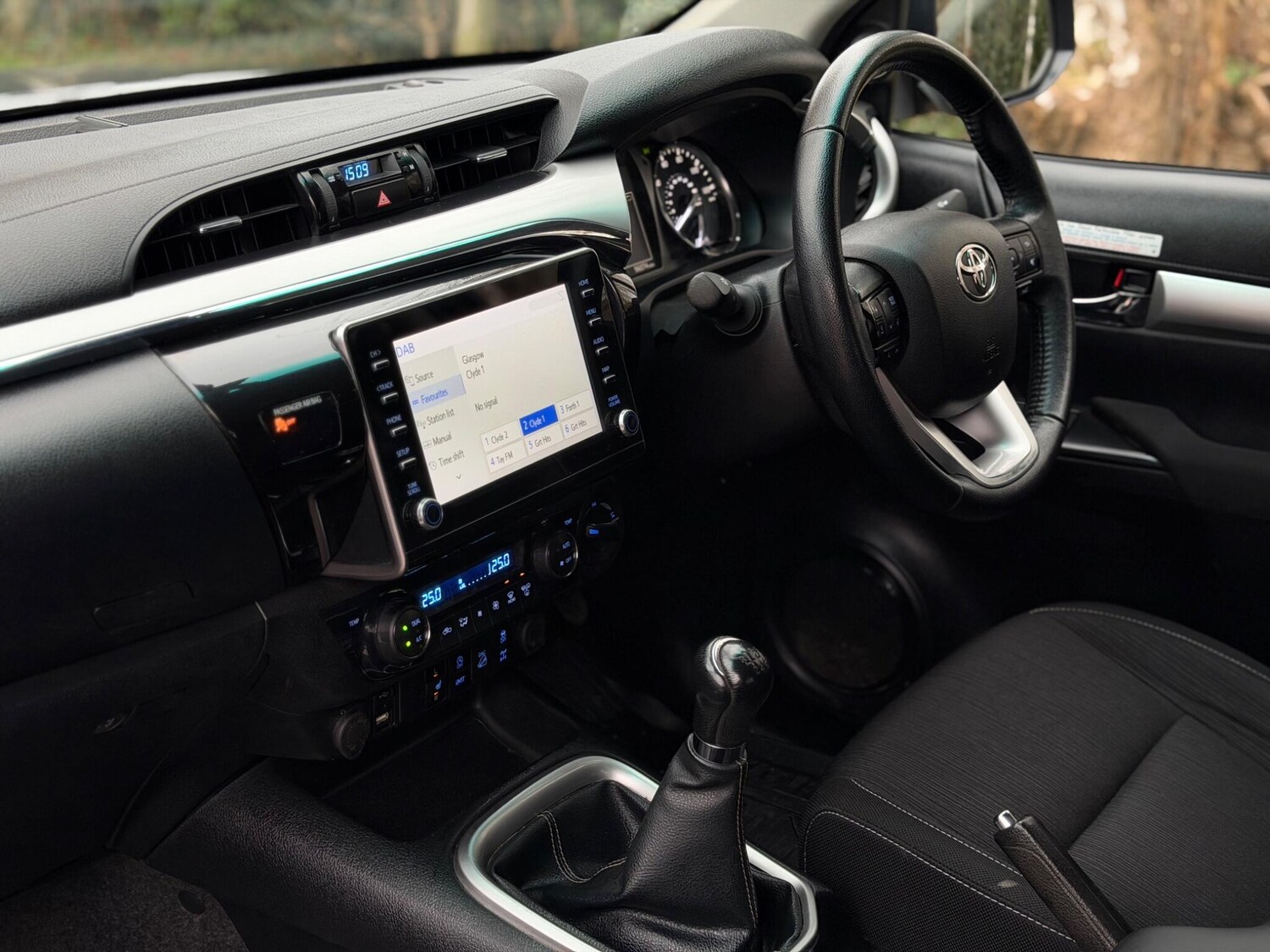 Used Toyota Hilux 2022 for sale - 77305086: Photo 24