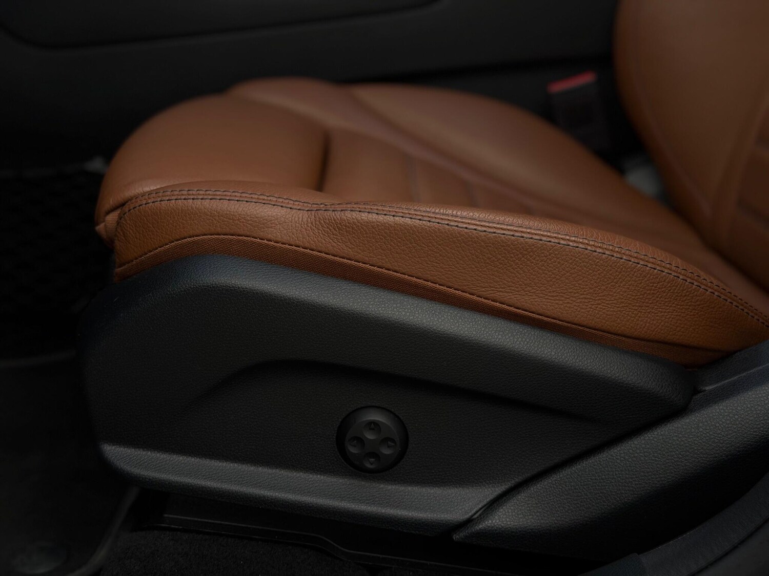 Used Mercedes-Benz GLC 2019 for sale - 76561800: Photo 46