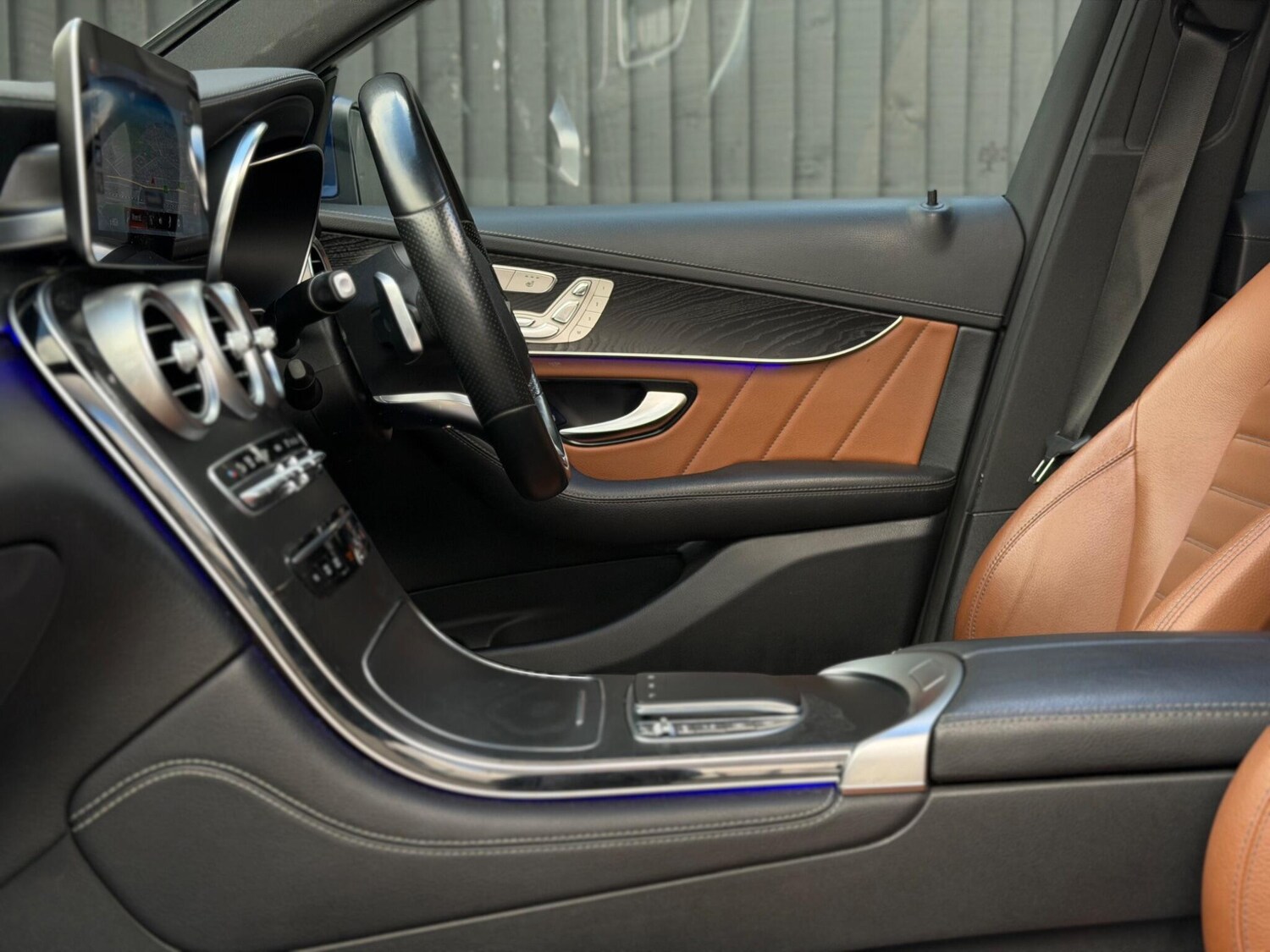 Used Mercedes-Benz GLC 2019 for sale - 76561800: Photo 8