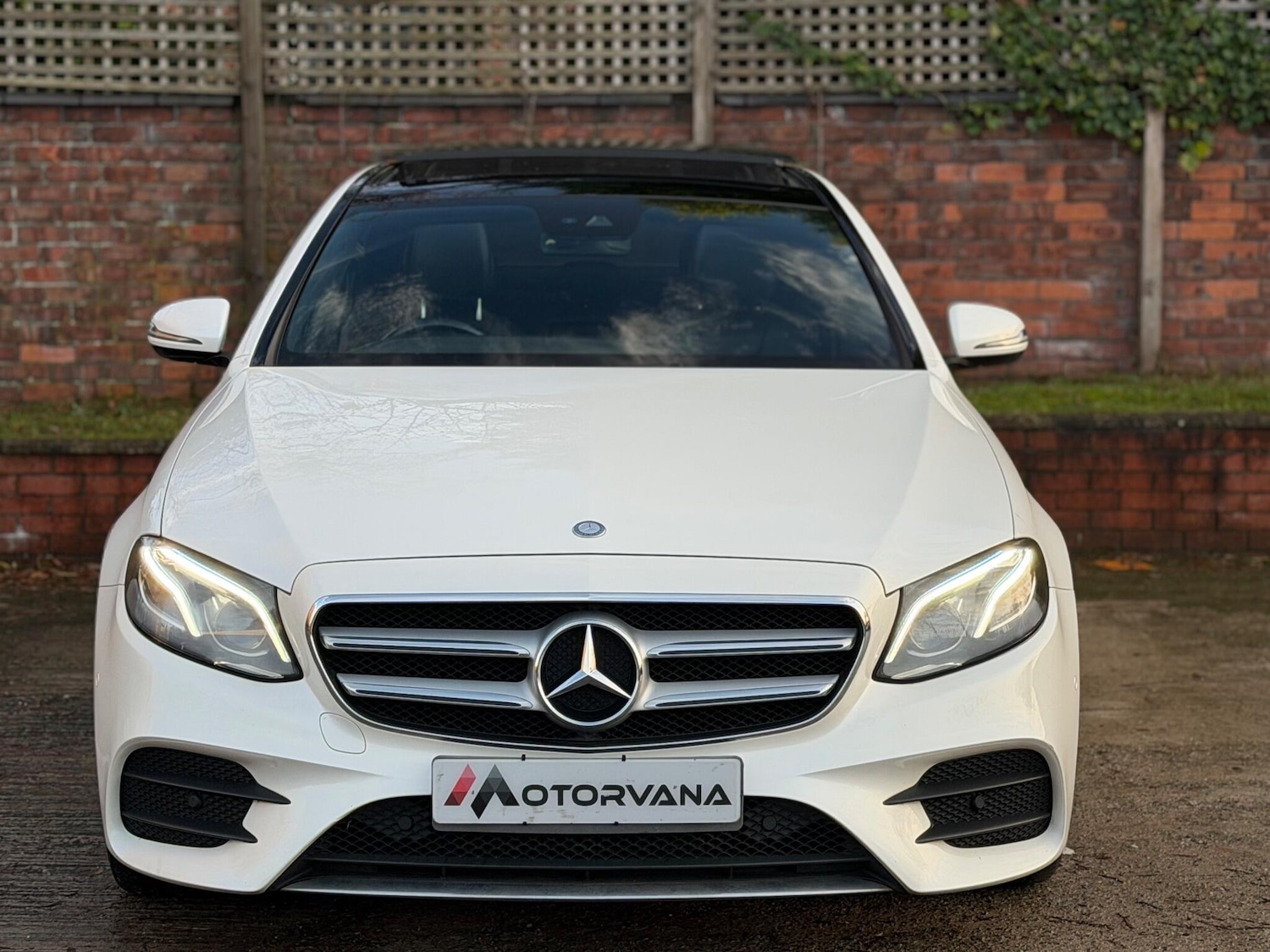 Used Mercedes-Benz E Class 2017 for sale - 76964936: Photo 2