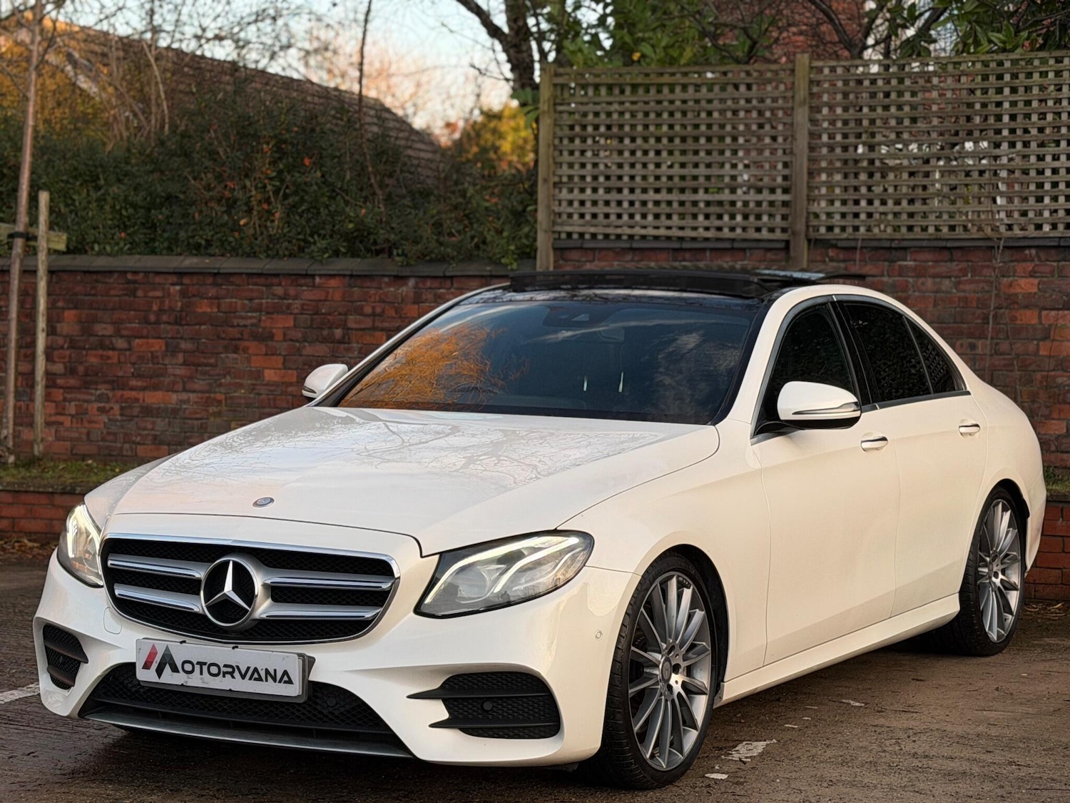 Used Mercedes-Benz E Class 2017 for sale - 76964936: Photo 3