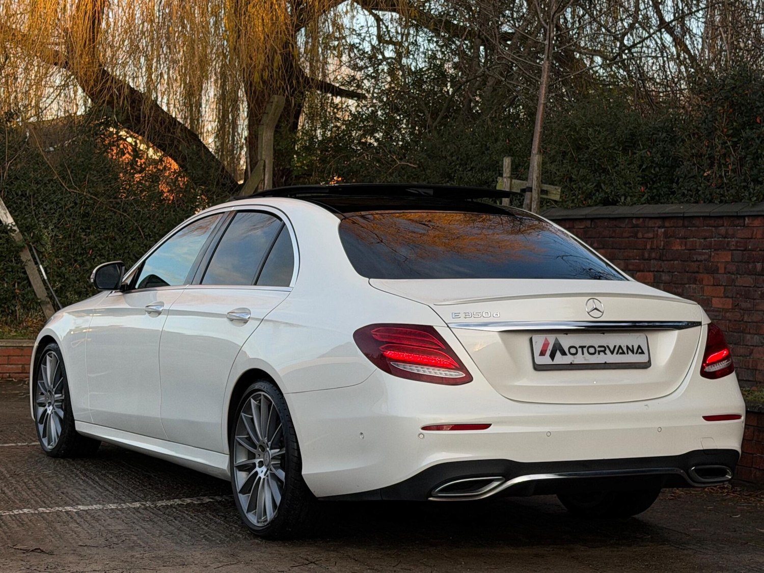 Used Mercedes-Benz E Class 2017 for sale - 76964936: Photo 4