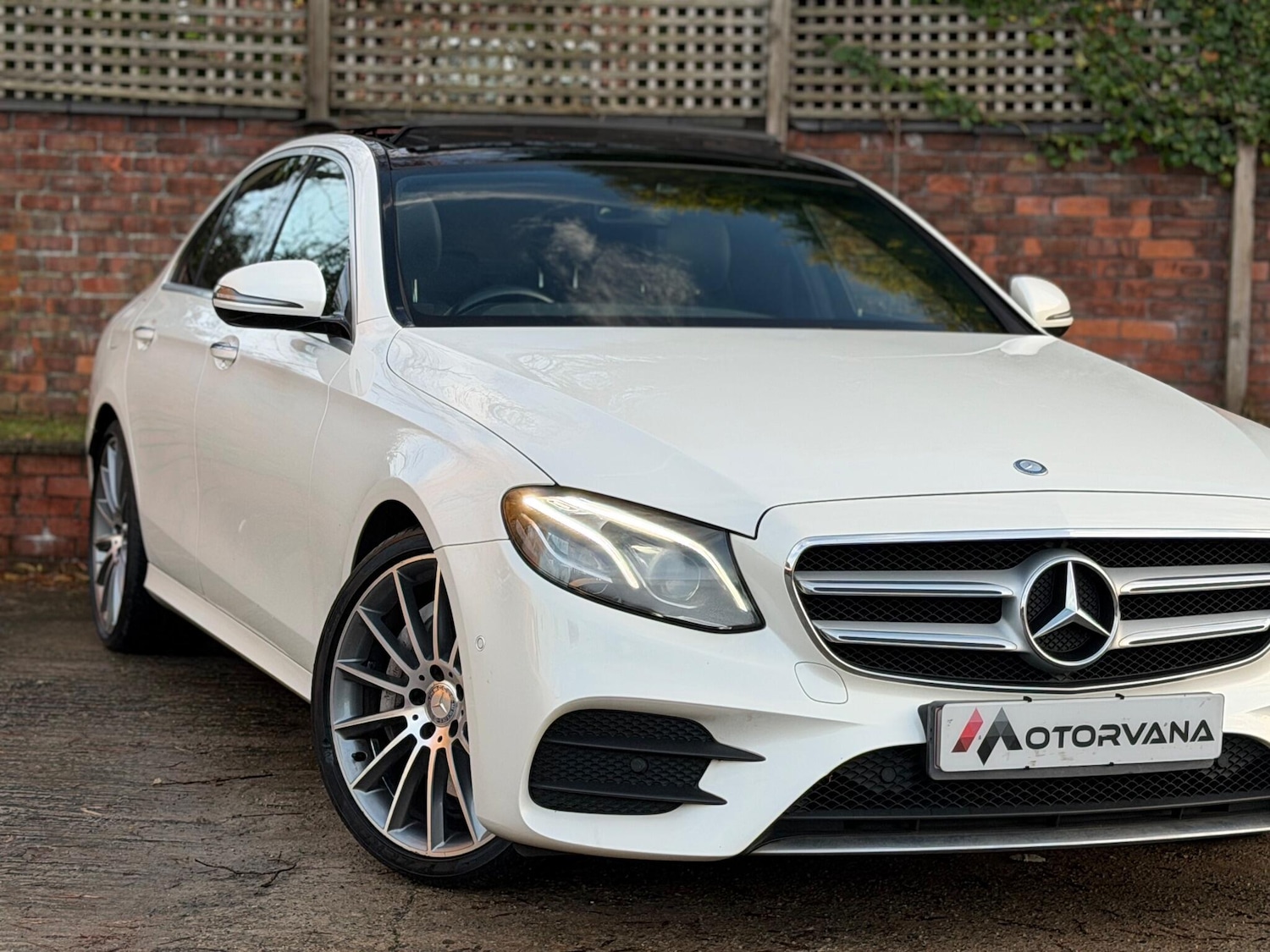 Used Mercedes-Benz E Class 2017 for sale - 76964936: Photo 5