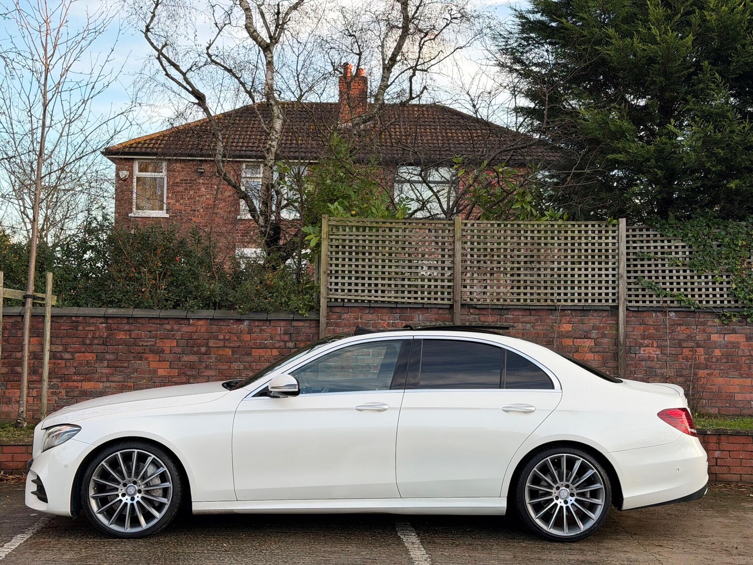 Used Mercedes-Benz E Class 2017 for sale - 76964936: Photo 9