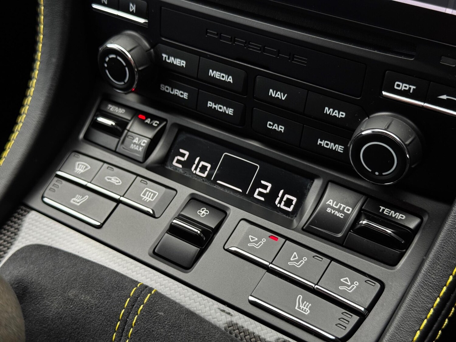 Used Porsche Cayman 2020 for sale - 76562529: Photo 40