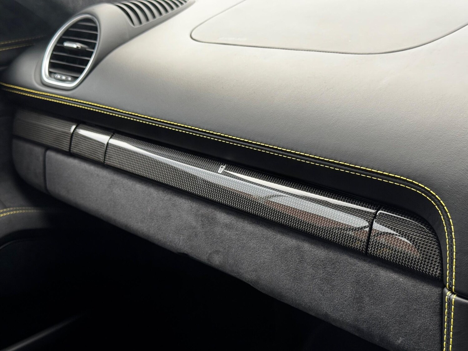 Used Porsche Cayman 2020 for sale - 76562529: Photo 42