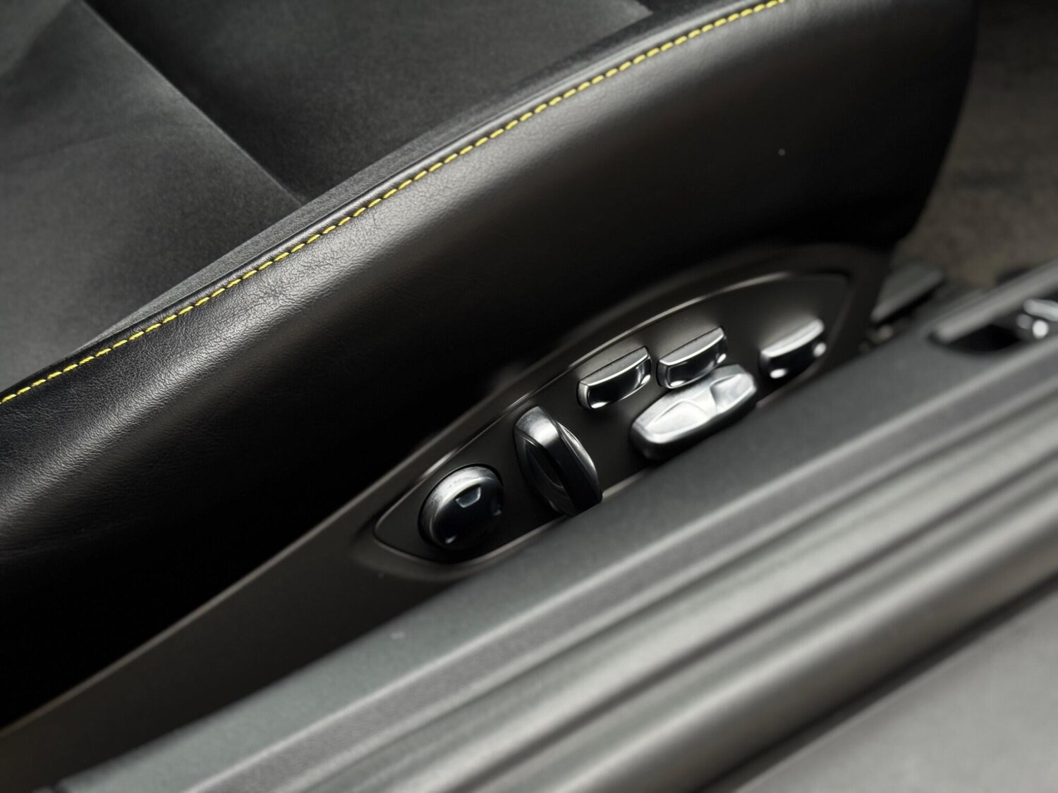 Used Porsche Cayman 2020 for sale - 76562529: Photo 45