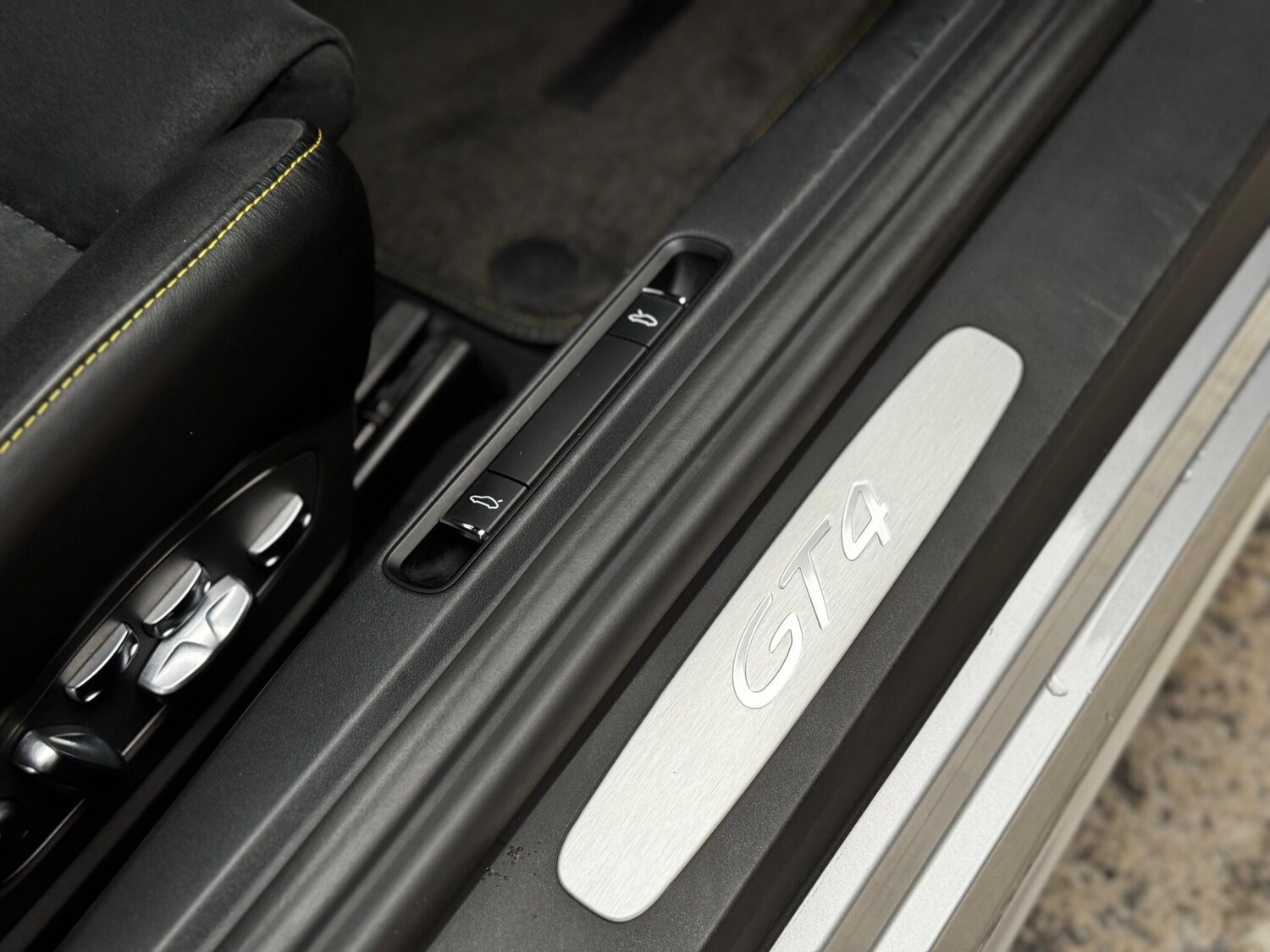 Used Porsche Cayman 2020 for sale - 76562529: Photo 68