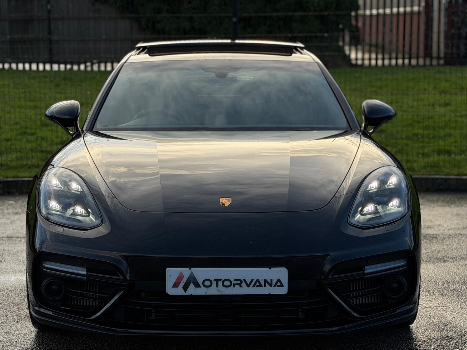 Used Porsche Panamera 2017 for sale - 76727309: Photo 2