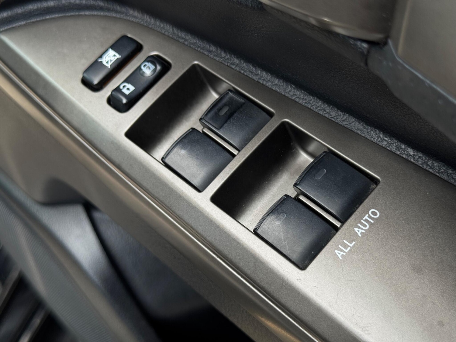 Used Toyota Land Cruiser 2010 for sale - 76994995: Photo 23