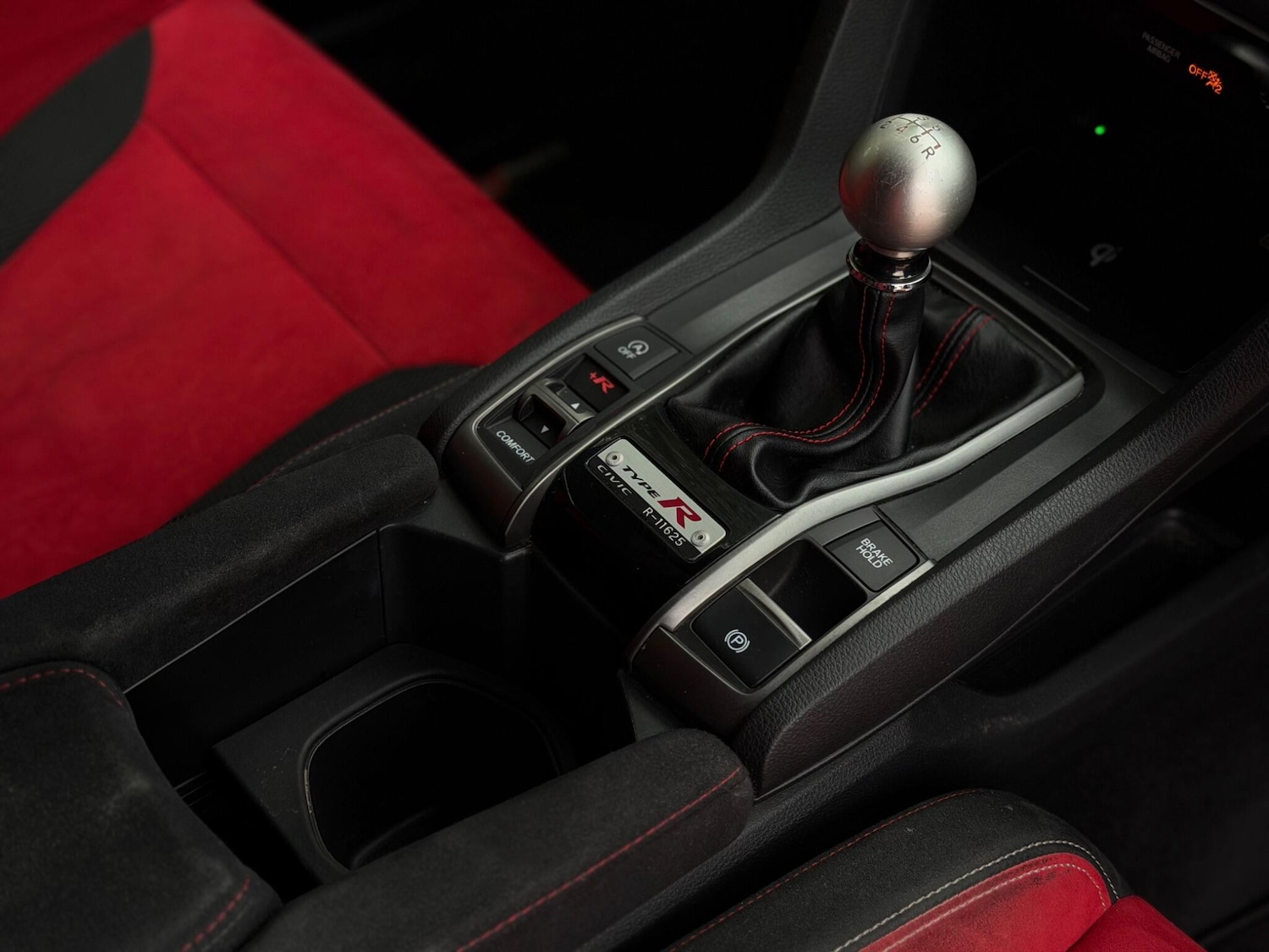 Used Nissan GT-R 2018 for sale - 76995657: Photo 18