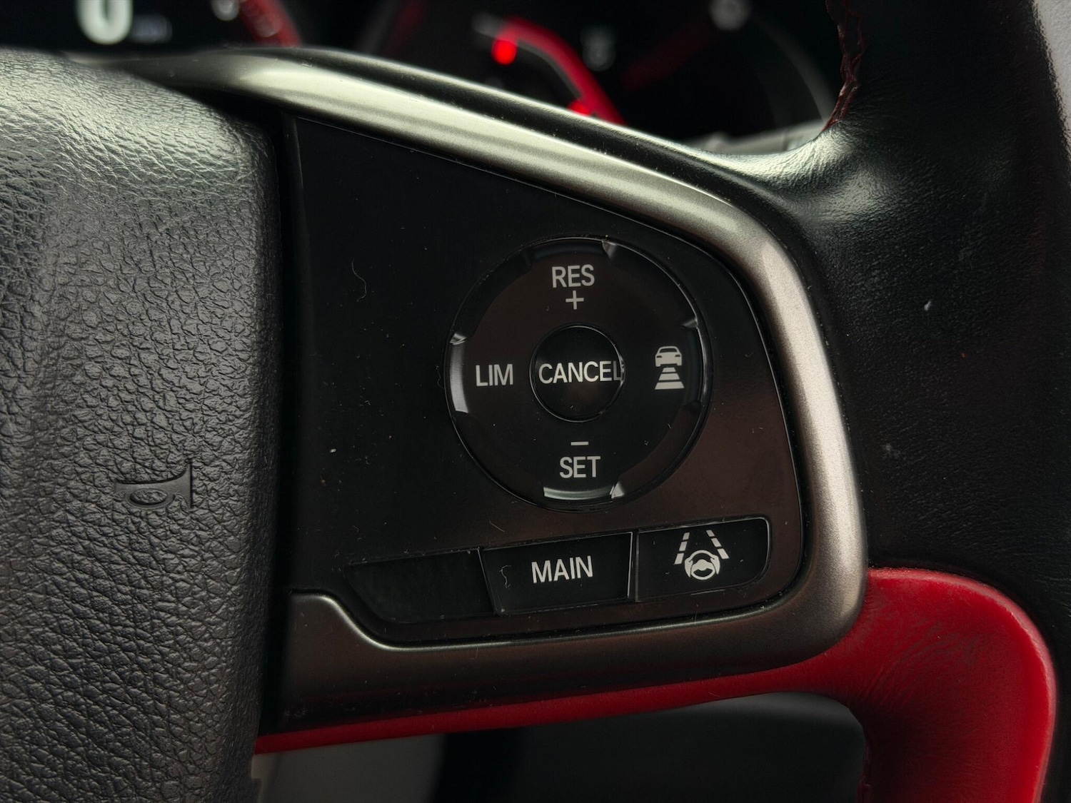 Used Nissan GT-R 2018 for sale - 76995657: Photo 30