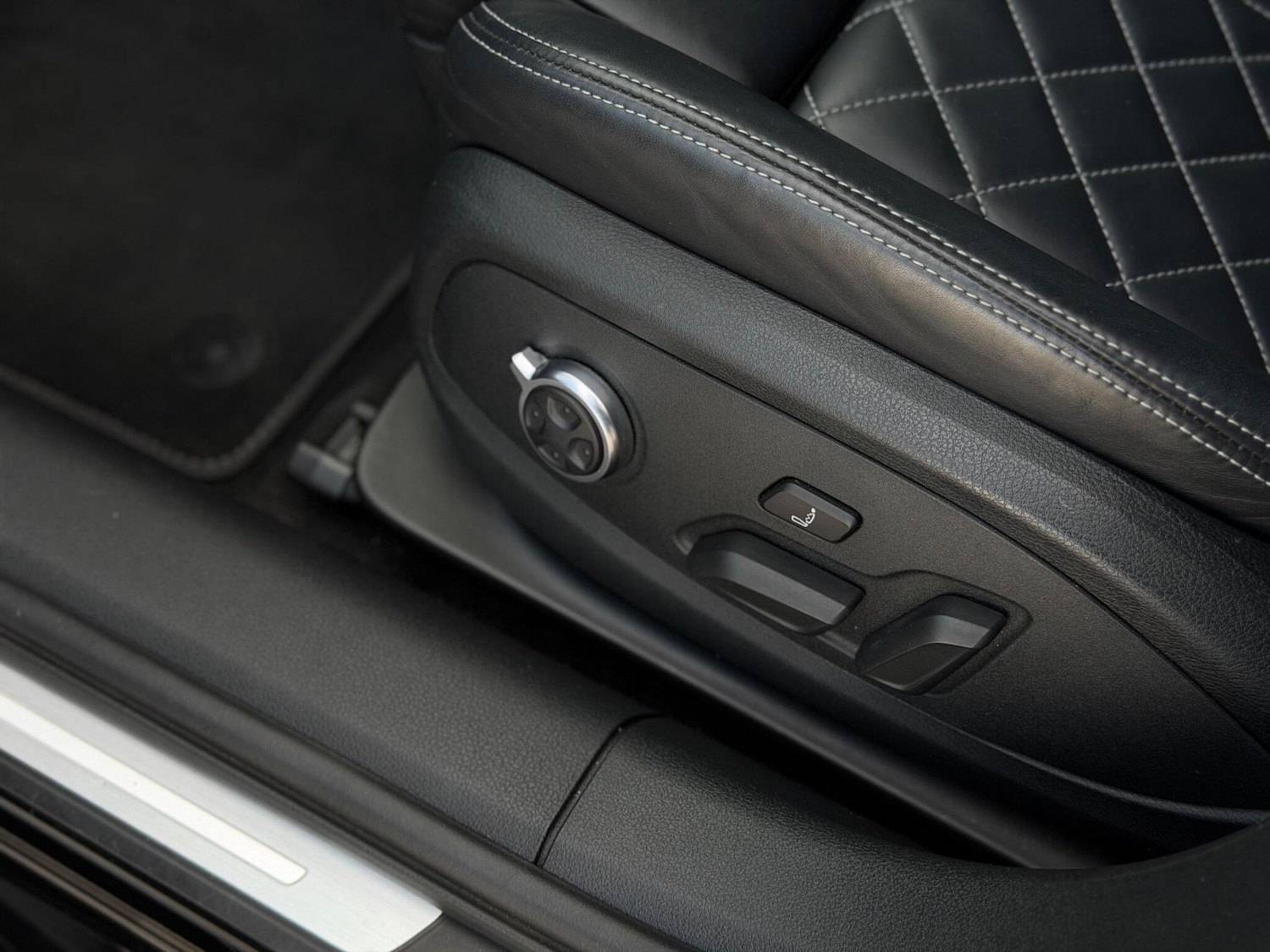 Used Audi A4 2017 for sale - 76562352: Photo 32