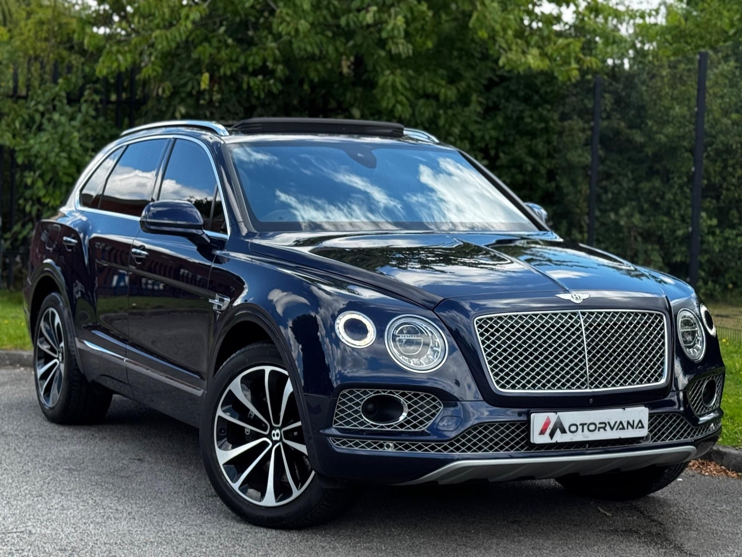 Used Bentley Bentayga 2016 for sale - 76561361: Photo 1