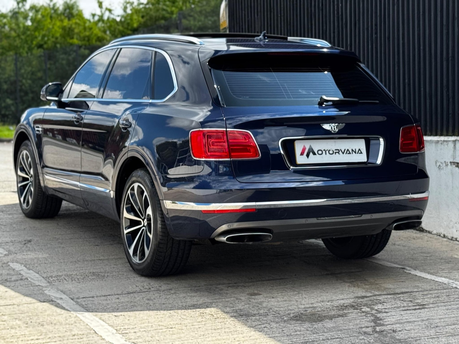 Used Bentley Bentayga 2016 for sale - 76561361: Photo 13