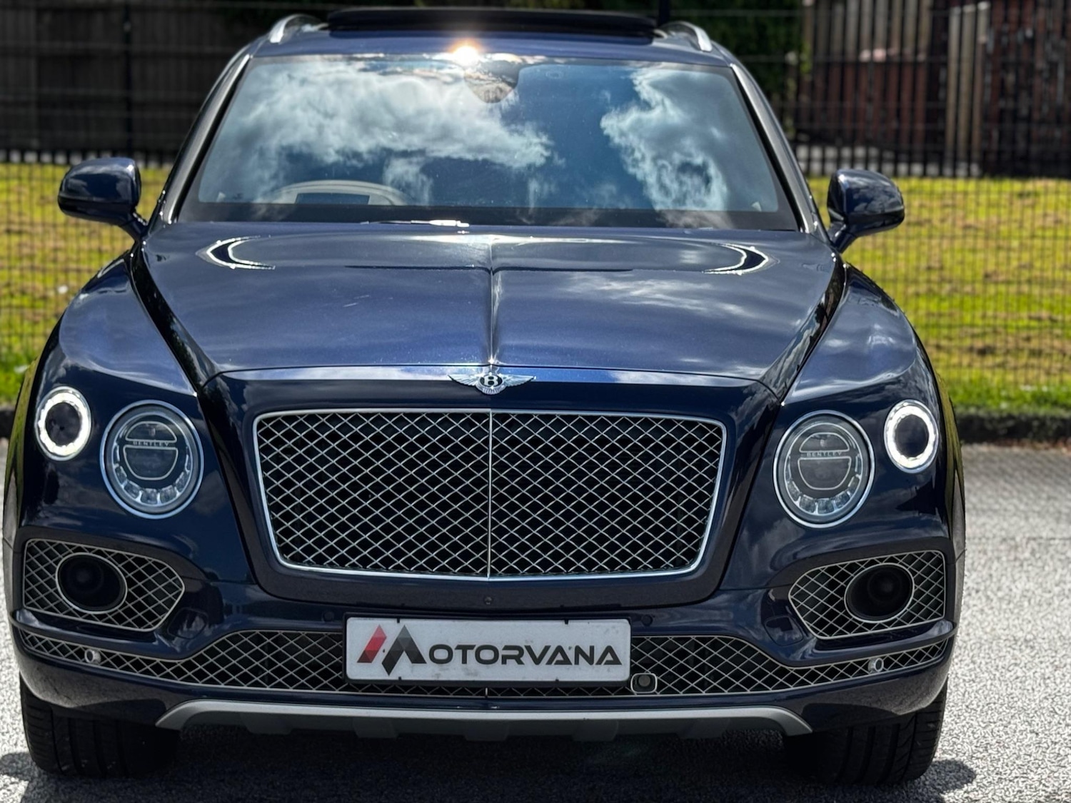 Used Bentley Bentayga 2016 for sale - 76561361: Photo 2