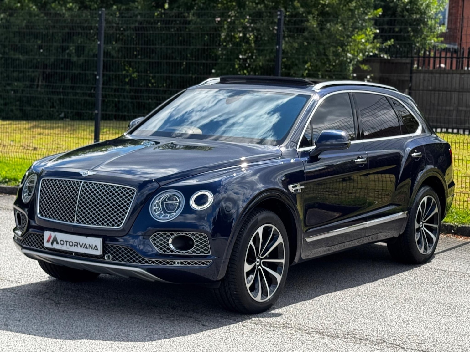 Used Bentley Bentayga 2016 for sale - 76561361: Photo 3