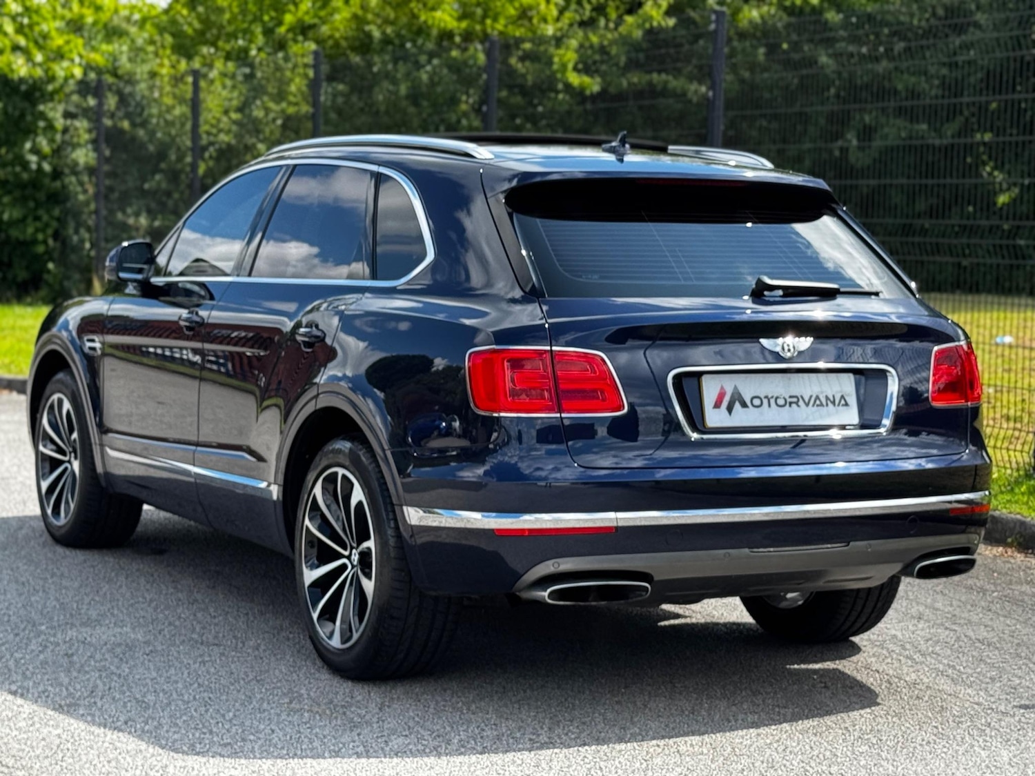 Used Bentley Bentayga 2016 for sale - 76561361: Photo 4