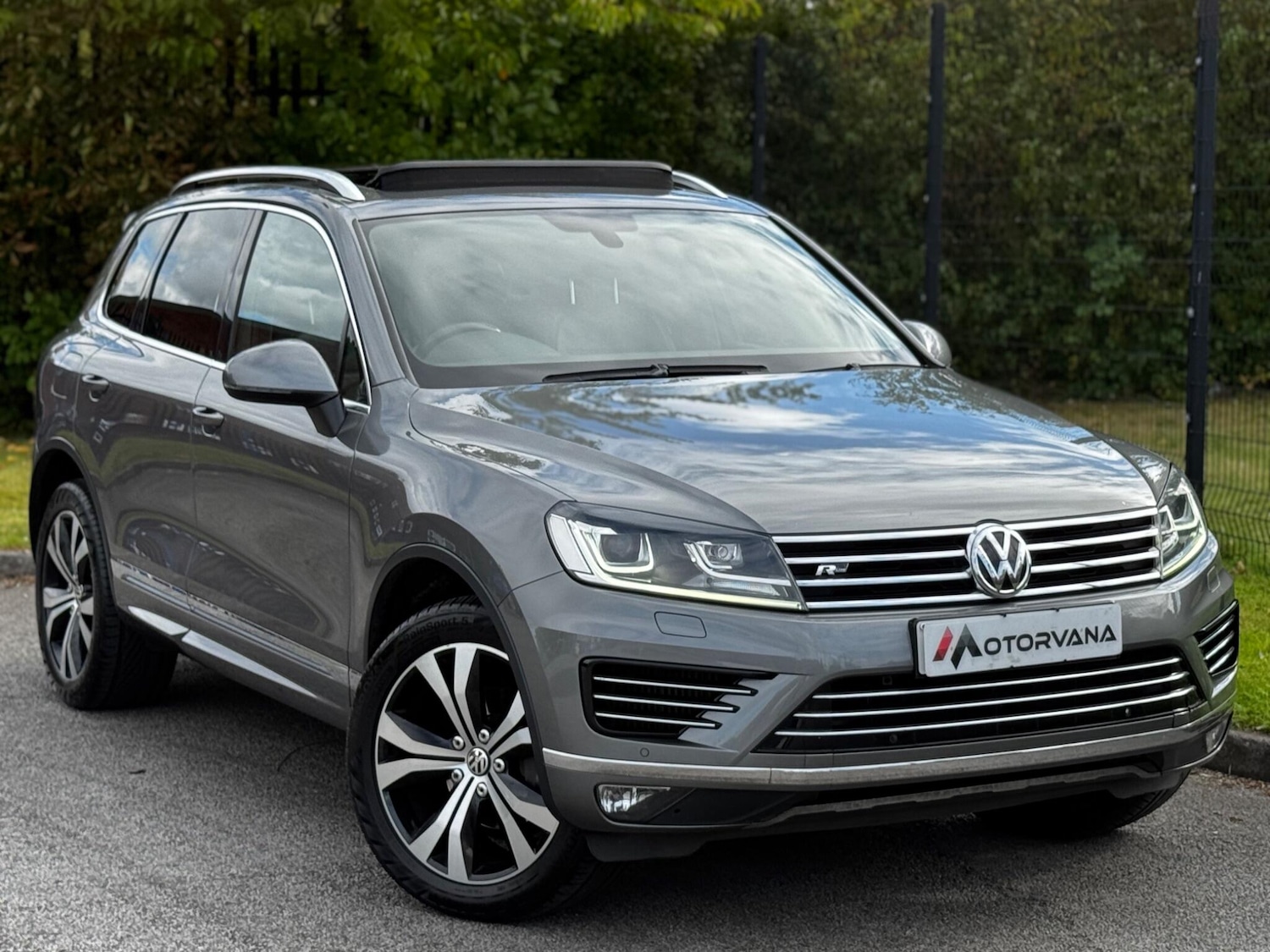 Used Volkswagen Touareg 2016 for sale - 76561198: Photo 1