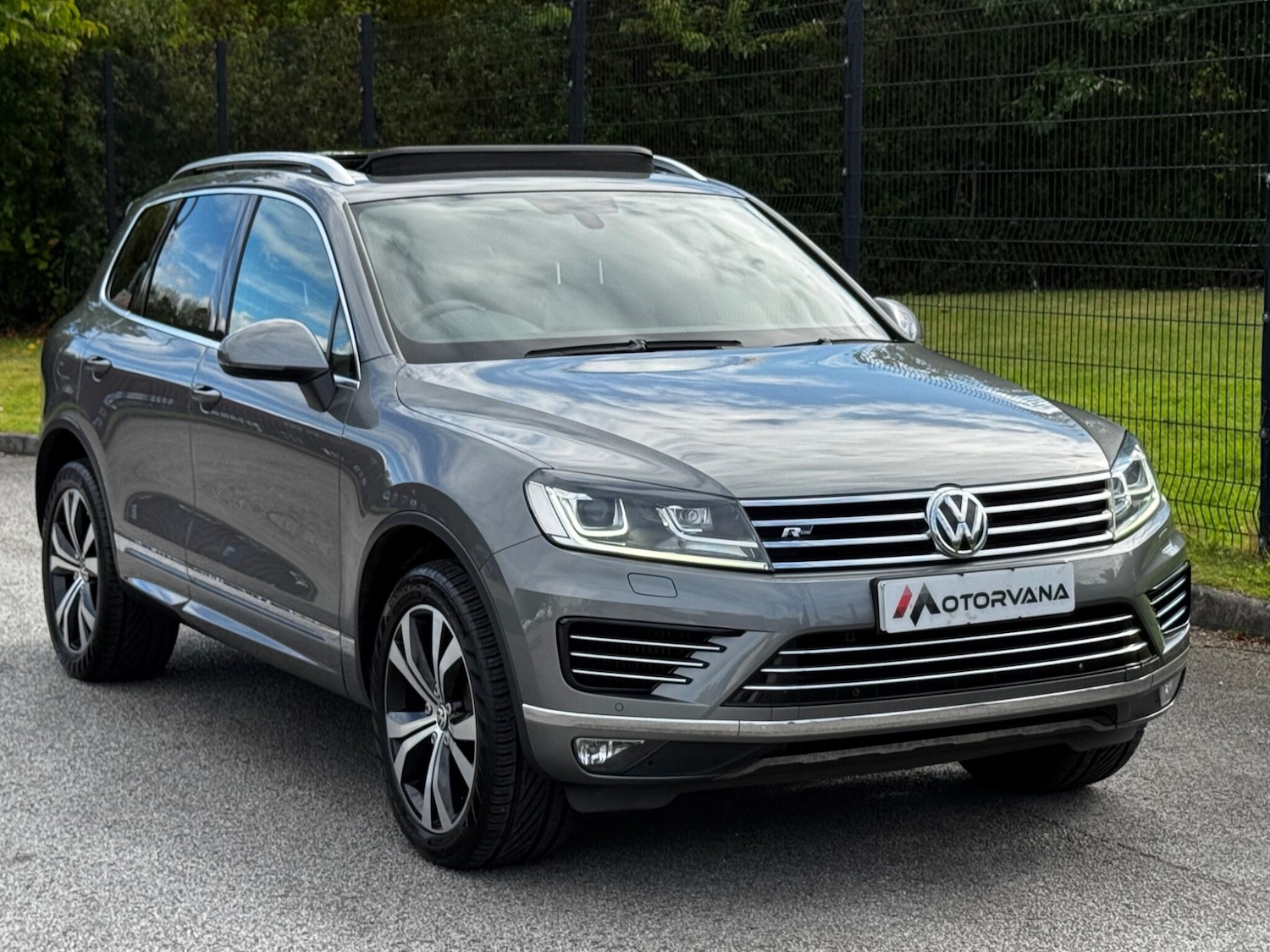 Used Volkswagen Touareg 2016 for sale - 76561198: Photo 10