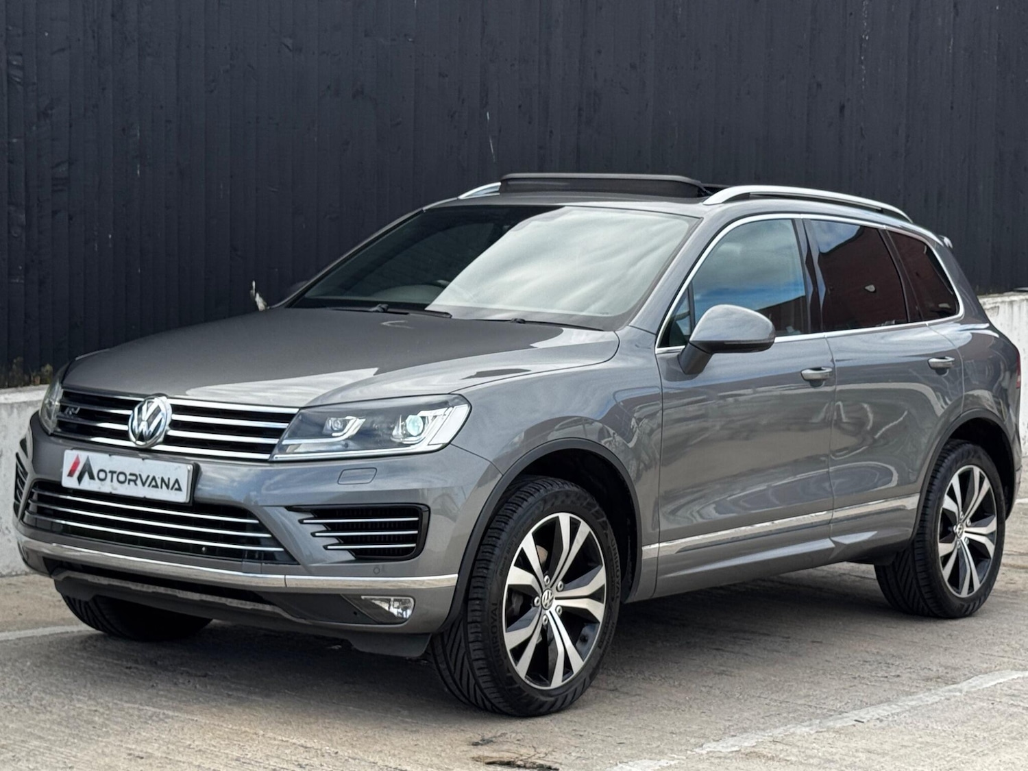 Used Volkswagen Touareg 2016 for sale - 76561198: Photo 12