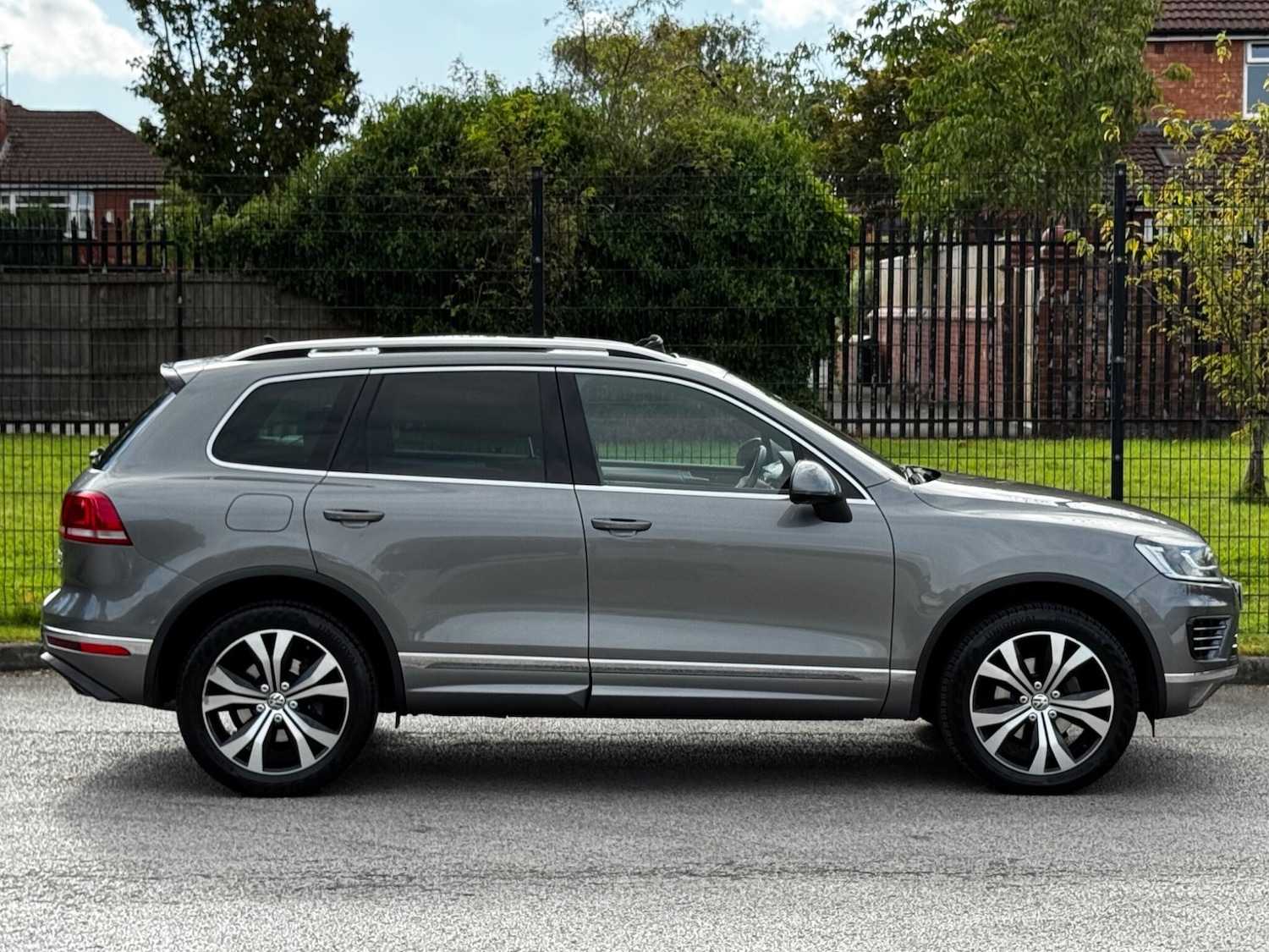 Used Volkswagen Touareg 2016 for sale - 76561198: Photo 16