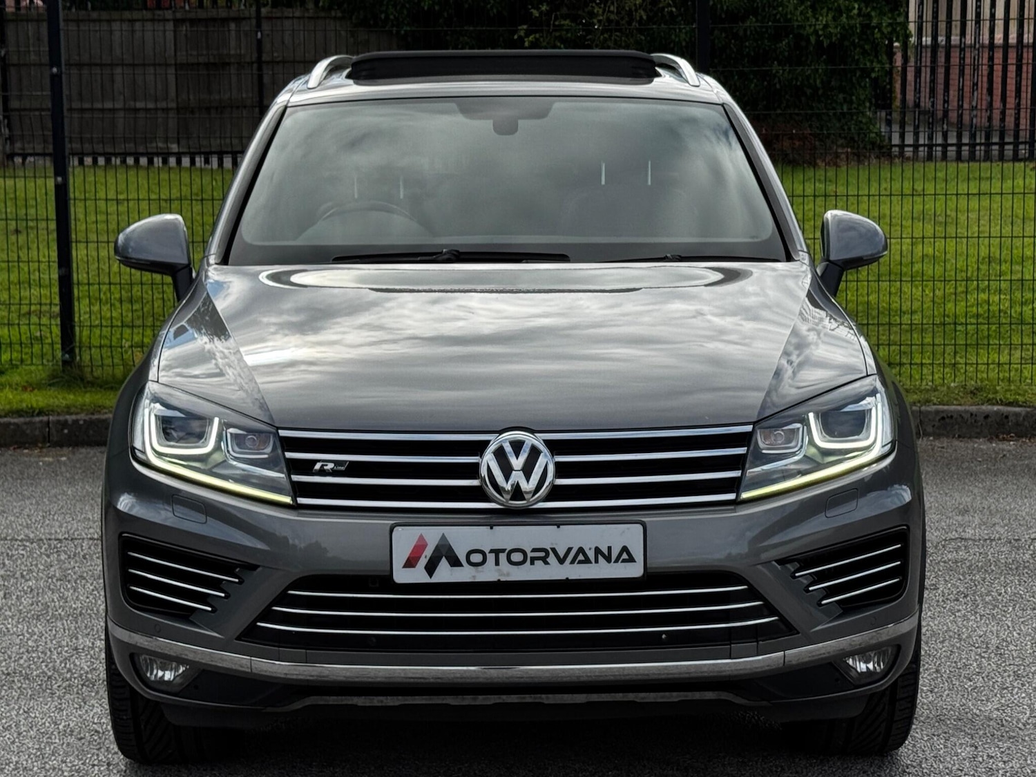 Used Volkswagen Touareg 2016 for sale - 76561198: Photo 2