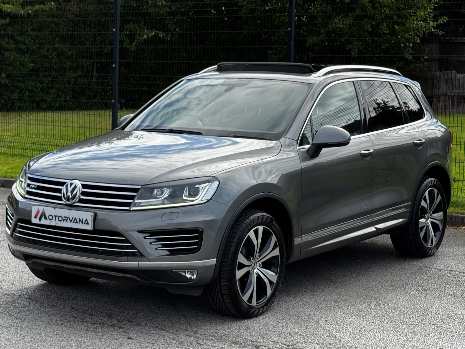 Used Volkswagen Touareg 2016 for sale - 76561198: Photo 3